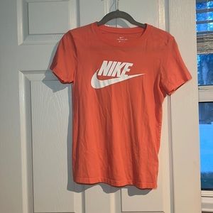 Nike peach t-shirt